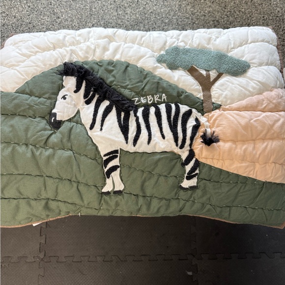 Green and Cream Quilted Bedding with Textured Design - Picture 1 of 1